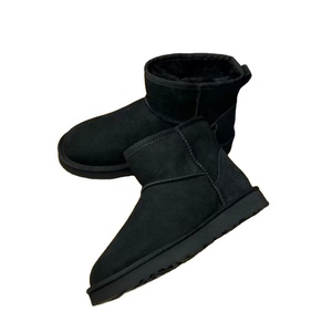 Bottes de neige d'hiver pour hommes et femmes, doublure intérieure épaisse, chaussures décontractées à semelle épaisse et chaude, semelles en caoutchouc antidérapantes, bottes en cuir - Product Image 1