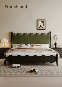 Lit double classique en bois massif de style <span class=keywords><strong>campagne</strong></span> française avec tête de lit en velours vert ondulé, <span class=keywords><strong>chic</strong></span> rétro et confortable pour suite principale - Product Image 2
