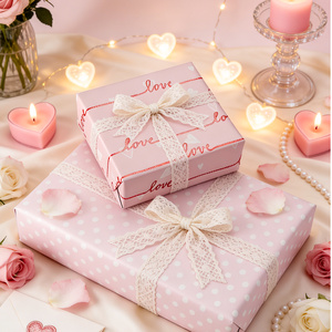 Papel de regalo aluminizado con patrón de corazones a rayas rosas para el Día de San Valentín, papel de regalo con lunares rosas impreso por ambos lados. - Product Image 2