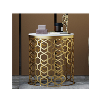 Table d'appoint ronde contemporaine de luxe en acier au carbone, base en marbre beige crème, design moderne personnalisé, matériau métallique