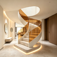 Escalier en marbre courbé de luxe moderne avec garde-corps en verre ambré et éclairage LED pour la décoration intérieure de villas et d'hôtels
