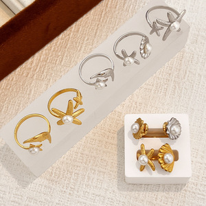 Bague ouverte ajustable tendance en acier inoxydable plaqué or avec incrustation de perles et coquillages étoile de mer, collection marine, bijoux pour femme - Product Image 3