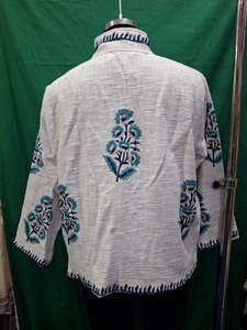 Chaqueta Tradicional con Estampado Floral Hecho a Mano, Estilo Bohemio Étnico, Chaqueta Abierta para Usar en Capas, Ideal para Ocasiones Casuales, Festivas y Diarias - Product Image 6
