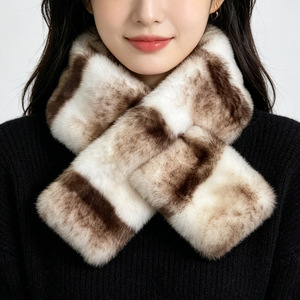 Écharpe carrée <span class=keywords><strong>en</strong></span> <span class=keywords><strong>fausse</strong></span> <span class=keywords><strong>fourrure</strong></span> de lapin dégradée ; Écharpe d'hiver double face extra-épaisse à motif croisé pour homme – Élégante, polyvalente et chaude, style musulman - Product Image 3