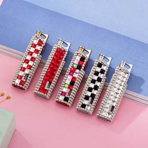 Briquet de luxe en gros orné de strass - Briquet à flamme jet de butane orné de cristaux scintillants dans un coffret cadeau pour femmes et jeunes filles, idéal comme cadeau tendance - Product Image 3
