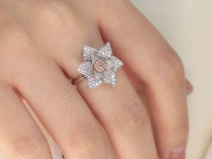 Bijoux de luxe Xinfly, pendentif en or 18 carats personnalisé avec diamant naturel, grand pendentif géométrique en forme de fleur porte-bonheur - Product Image 5