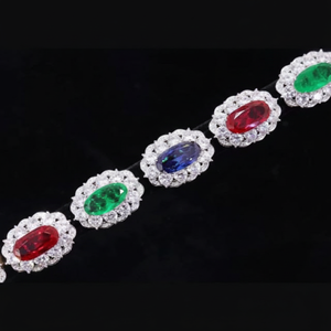 แหวนเพชรใสตัดสีมรกตแนววินเทจสไตล์คลาสสิกชุบโรเดียม - Product Image 1