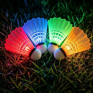 Volants <span class=keywords><strong>de</strong></span> <span class=keywords><strong>badminton</strong></span> LED ZHENAN 4/5/6 PCS en nylon, lumineux dans le noir, équipement sportif pour intérieur et extérieur - Product Image 2