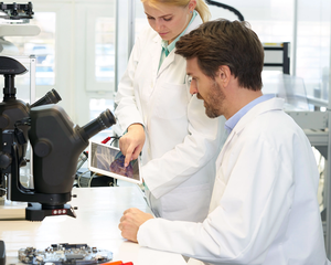 Le microscope stéréoscopique Leica Ivesta 3 Greenoff peut optimiser les processus d'inspection et d'analyse visuels - Product Image 2