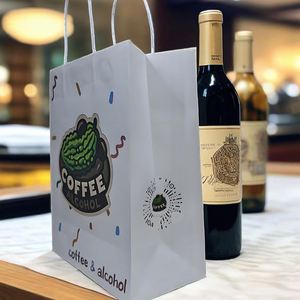 Bolsas de Papel Kraft Impresas Premium de Alta Calidad, Personalizadas con Marca, para Cafeterías y Empaque de Regalos - Product Image 6