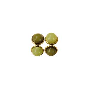 Boucles d'oreilles tendance en acier inoxydable 316L avec placage or PVD, incrustation de pierre verte durable et résistante - Product Image 1