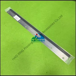 Lame de lavage de bonne qualité pour Komori Lithrone 20 580mm 8 trous raclette lame de lavage en caoutchouc lame en acier inoxydable - Product Image 2