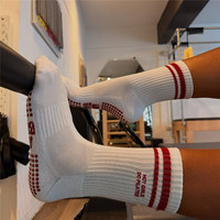Chaussettes de Pilates personnalisées à faible MOQ, avec broderie mignonne, antidérapantes pour femmes, avec grip en silicone professionnel, pour le yoga, la gym et le fitness