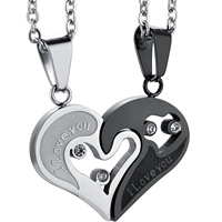 Collier tendance en acier inoxydable plaqué or avec pendentif cœur en cristal et strass, idéal pour un anniversaire romantique
