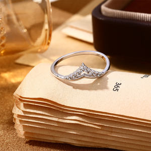 Anillo <span class=keywords><strong>de</strong></span> Corona <span class=keywords><strong>de</strong></span> Princesa Elegante y Brillante con Circonita, Apilable, Eternidad, Minimalista para Mujer, Anillos <span class=keywords><strong>de</strong></span> <span class=keywords><strong>Matrimonio</strong></span> <span class=keywords><strong>de</strong></span> Plata S925 para Damas - Product Image 4