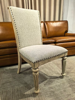 Chaise d'appoint classique en bois avec revêtement en tissu, lot de 2, styles variés pour villa, maison, salle à manger