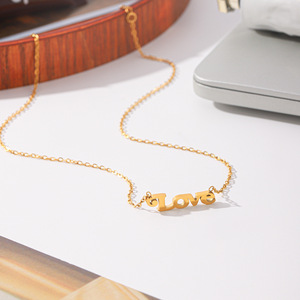 Collier en acier inoxydable plaqué or avec pendentif délicat en forme de mot LOVE, chaîne à maillons, couleur durable, pour couple, rendez-vous galants ou ornements de fête - Product Image 2