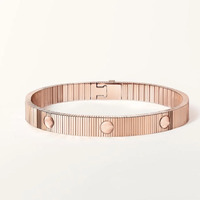 Bracelet en or plaqué 18 carats de style haut de gamme, torsadé, avec un design en forme de croix inspiré du mot « LOVE » et un fermoir réglable ; unisexe.