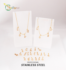 Collana Fatingna Personalizzata con Ciondolo a Forma di Iniziale Placcata Oro in Acciaio Inossidabile per Donna e Ragazza per Amore - Product Image 2