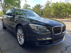 รถยนต์ปี 2014 ซีรีส์ 5 รุ่น 750Li XDrive ระบบขับเคลื่อนสี่ล้อ AWD เครื่องยนต์ 4 ลิตร 4 ประตู แบบซีดาน รุ่นที่สาม กล้องมองหลัง ซันรูฟ ไฟหน้า LED เบาะหนังสีเข้ม พวงมาลัยซ้าย ระบบสัมผัส 8 จุด - Product Image 6