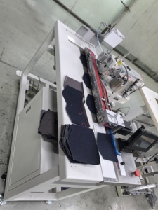 Équipement de couture industriel entièrement automatique pour vêtements en jean, machine à emboîter les poches avant et arrière sans repassage - Product Image 2