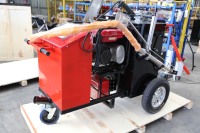 L'usine fournit une machine de réparation de nids de poule d'une capacité de 100 litres pour chaussée de route asphaltée