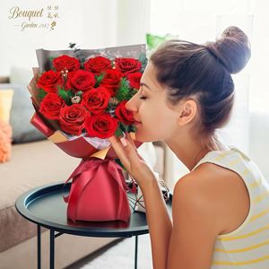 Ramo de Rosas Eternas Luminosas (12 Rosas LED) en Caja Cuadrada Hecha a Mano, Única para <span class=keywords><strong>el</strong></span> Día de la Madre, Aniversario de Bodas - Product Image 5
