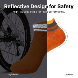 Calzini Sportivi a Taglio Basso con Doppia Striscia Riflettente, Traspiranti per Sicurezza Notturna, Corsa e Ciclismo - Product Image 1