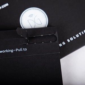 Thẻ màu đen giấy phong bì in màu văn bản vàng lá Logo gấp chủ thẻ tín dụng bao bì phong bì hộp - Product Image 6