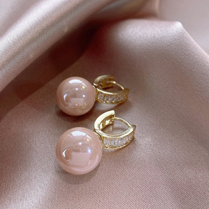 Orecchini a polsino a sfera in ottone effetto perla rosa per donna, stile francese, design classico, regalo per tutti i giorni e per fidanzamento - Product Image 4