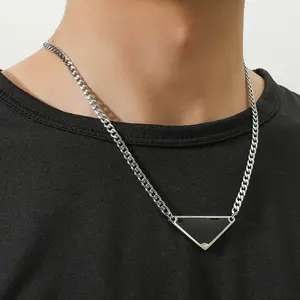 Lateefah Vintage Punk Black Triangle Letter Anhänger Edelstahl Geometrie Kette Hals reifen Halskette für Frauen Männer