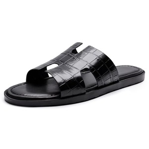 Nouvelles tongs en cuir pleine fleur pour hommes, style coréen 2025, sandales d'été tendance pour l'extérieur, chaussures de plage, pantoufles, logo personnalisé - Product Image 1