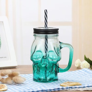 Gobelet à poignée dégradée en forme <span class=keywords><strong>de</strong></span> crâne <span class=keywords><strong>de</strong></span> 500 ml, très vendu. Verres à eau en <span class=keywords><strong>verre</strong></span> <span class=keywords><strong>de</strong></span> différentes couleurs <span class=keywords><strong>avec</strong></span> bouchons à vis et pailles. - Product Image 5