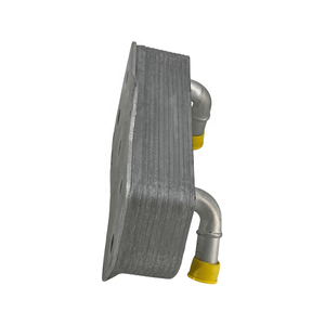 02E409061D 02E409061E ชิ้นส่วนเครื่องยนต์เกียร์น้ํามันคูลเลอร์สําหรับ Audi VW - Product Image 3