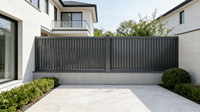 Clôture de jardin en aluminium à persiennes verticales, résistante à la rouille, couleur crème, en stock