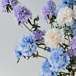Bouquet de carnations artificielles multicolores en soie dans un vase en acrylique pour la décoration de la maison et des mariages - Product Image 4