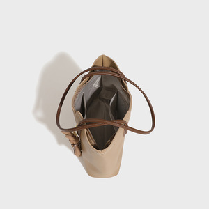Bolso Tote Grande de PU para Mujer, Nuevo Estilo, Textura Suave, Patrón de Hilo, Forro de Poliéster, Cierre de Cremallera, Lujoso y Versátil para el Trabajo - Product Image 3