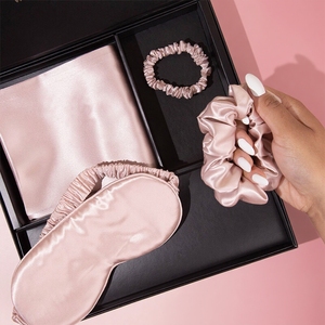 Set di Lusso con Federa e Mascherina per Occhi <span class=keywords><strong>in</strong></span> 100% Pura <span class=keywords><strong>Seta</strong></span> di Gelso con Confezione Regalo e Ricamo Personalizzato - Product Image 3