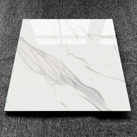 Carreaux de sol en porcelaine rectifiée effet marbre blanc Carrara poli et émaillé 60x60cm pour salon et villa