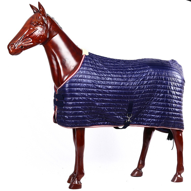Удобное устойчивое одеяло для лошадей