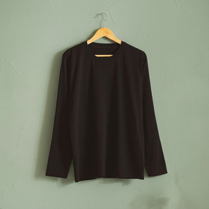 T-shirt basique à manches longues pour femmes en couche intérieure noire - Product Image 2