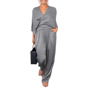 Ensemble décontracté 2 pièces pour femme : haut gris en satin à col en V et manches trois quarts, pantalon uni avec poches – Écologique, respirant, coupe classique - Product Image 4