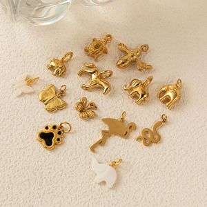 Breloques d'insectes et d'animaux |   Pendentif en acier inoxydable plaqué or PVD 18 carats avec motifs papillon, éléphant, cheval, tortue, flamant rose, serpent, abeille et empreinte de patte - Product Image 3