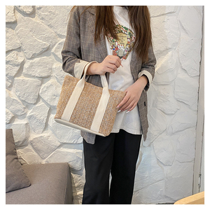Sac tissé grande capacité en paille, chic et frais, pour femme, à porter à l'épaule ou en bandoulière, idéal pour la plage, les voyages et les vacances - Product Image 1