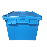 Caisses en plastique empilables et emboîtables avec couvercles pour optimiser l'efficacité du stockage en entrepôt