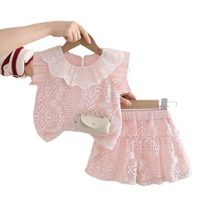 Set Estivo Casual per <span class=keywords><strong>Bambina</strong></span> con Top Senza Maniche in Pizzo e Shorts con Colletto a Volant Nero - Product Image 5