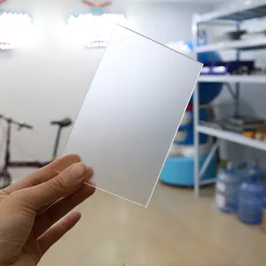 Chine fournisseur 2mm d'épaisseur bayer givré pc diffuseur de lumière led feuille de plastique pour la décoration