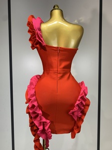 Abito Aderente da Donna in Cashmere con Spalla Scoperta, Scollo a V e Volant, Lunghezza Sopra il Ginocchio per Eventi Serali e Club - Product Image 4