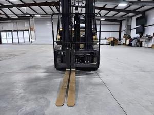 Montacargas de Almacén de Alta Productividad, Potente Montacargas Manual de 4 Ruedas CATERPILLAR GP25N 2017 - Product Image 4