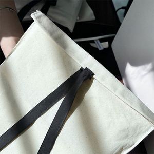 Bolsa de Embalaje de Algodón Resistente con Cordón de Terciopelo Ecológico Personalizada para Almacenamiento de Ropa y Regalos, Color Beige - Product Image 4